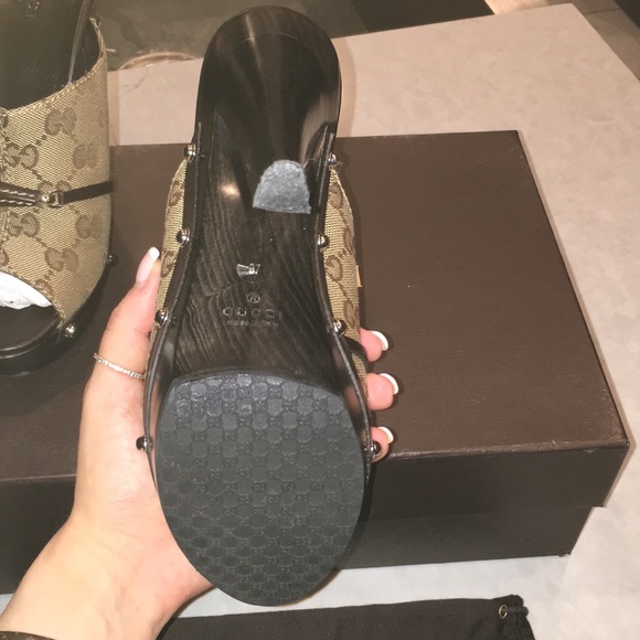 BRAND NEW NEVER WORN GUCCI HEELS - Picture 3 of 7